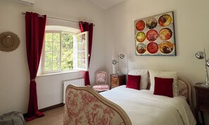 4 chambres, fer et planche à repasser, accès Internet, draps fournis