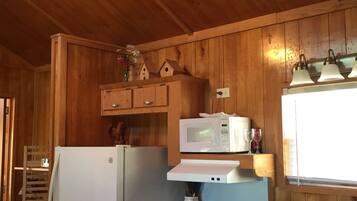 KylskÄp, mikrovÄgsugn, ugn och spishÀll