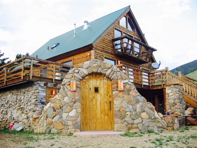 Large Mountain Cabin Near Angel Fire & Red River - 6+ Bedrooms - On 100 Acres