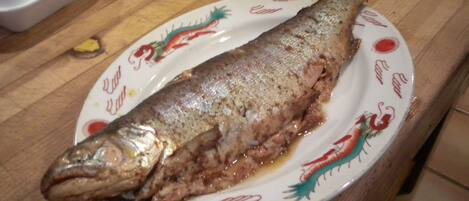 A whole fish on a decorative plate.