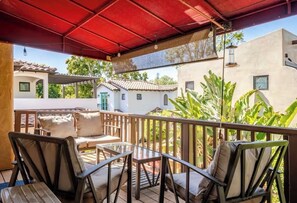 Property grounds - Best Location - Walk to Downtown Willow Glen - Cozy Covered Balcony (San Jose)