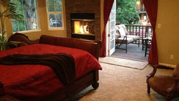 5 bedrooms, desk, iron/ironing board, travel crib