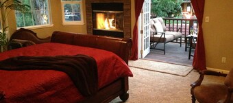 Best Location - Walk to Downtown Willow Glen - Cozy Covered Balcony