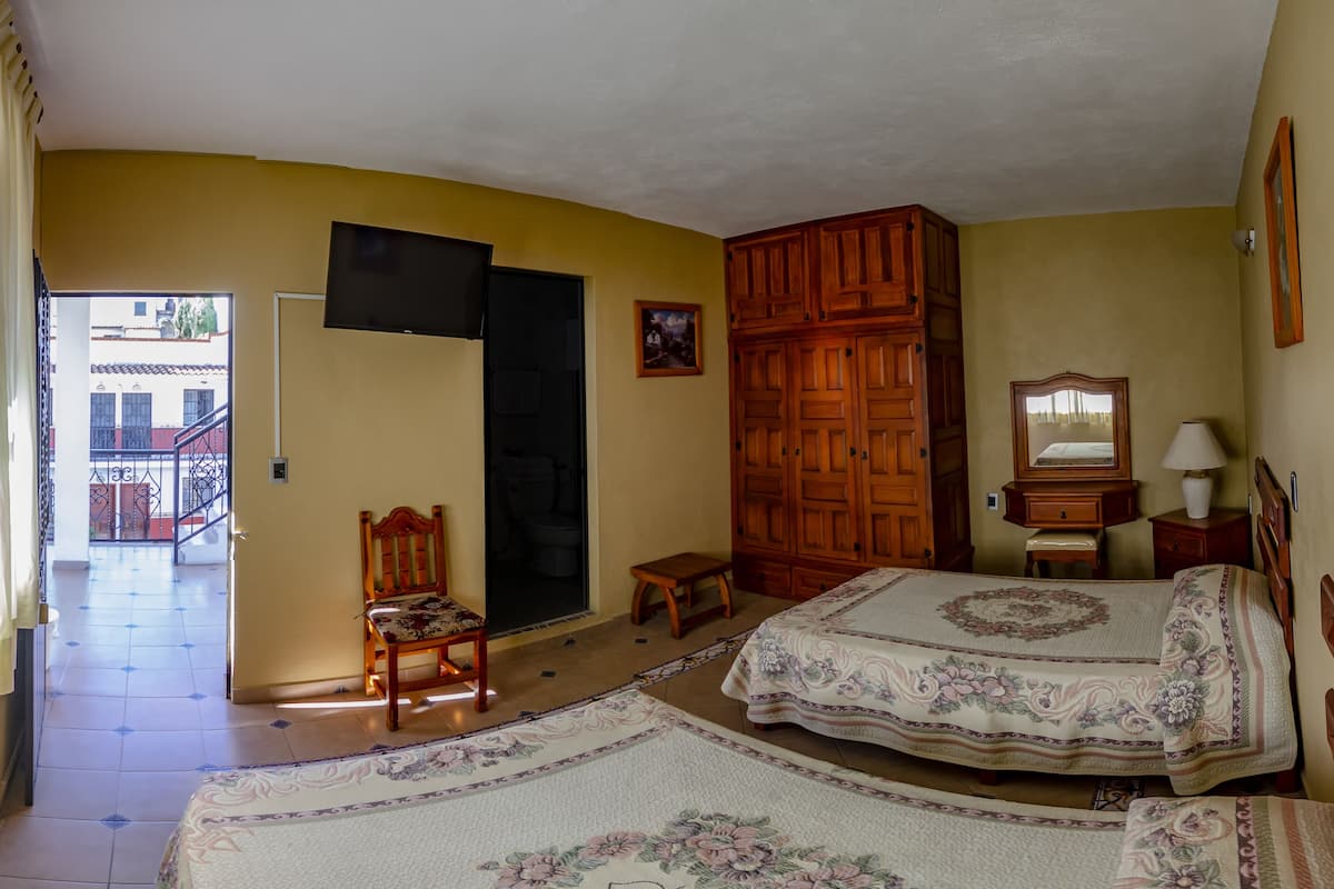 Basic Triple Room | Free WiFi, bed sheets