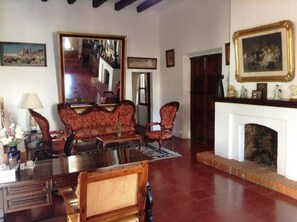 Televisor de pantalla plana de 32 polzades amb canals per cable