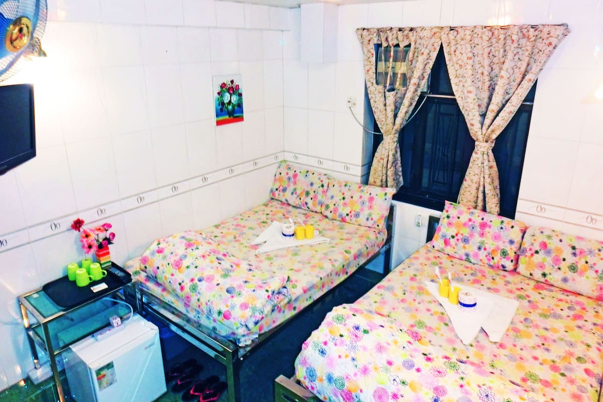 Kamar Quadruple Keluarga, 2 Tempat Tidur Double, ensuite | Minibar, tirai kedap cahaya, kedap suara, dan setrika/meja setrika
