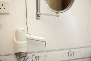 Regadera, regadera con hidromasaje, amenidades de baño gratuitas