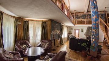 Vila Keluarga, balkon (9 rooms/ 8 bathrooms) | Area keluarga | TV layar datar dan perapian