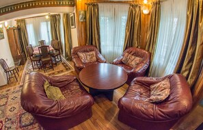 Family Villa, Balcony (9 rooms/ 8 bathrooms) | Living room