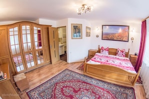 Vila família, sacada (9 rooms/ 8 bathrooms) | 9 quartos, escrivaninha, quartos à prova de som