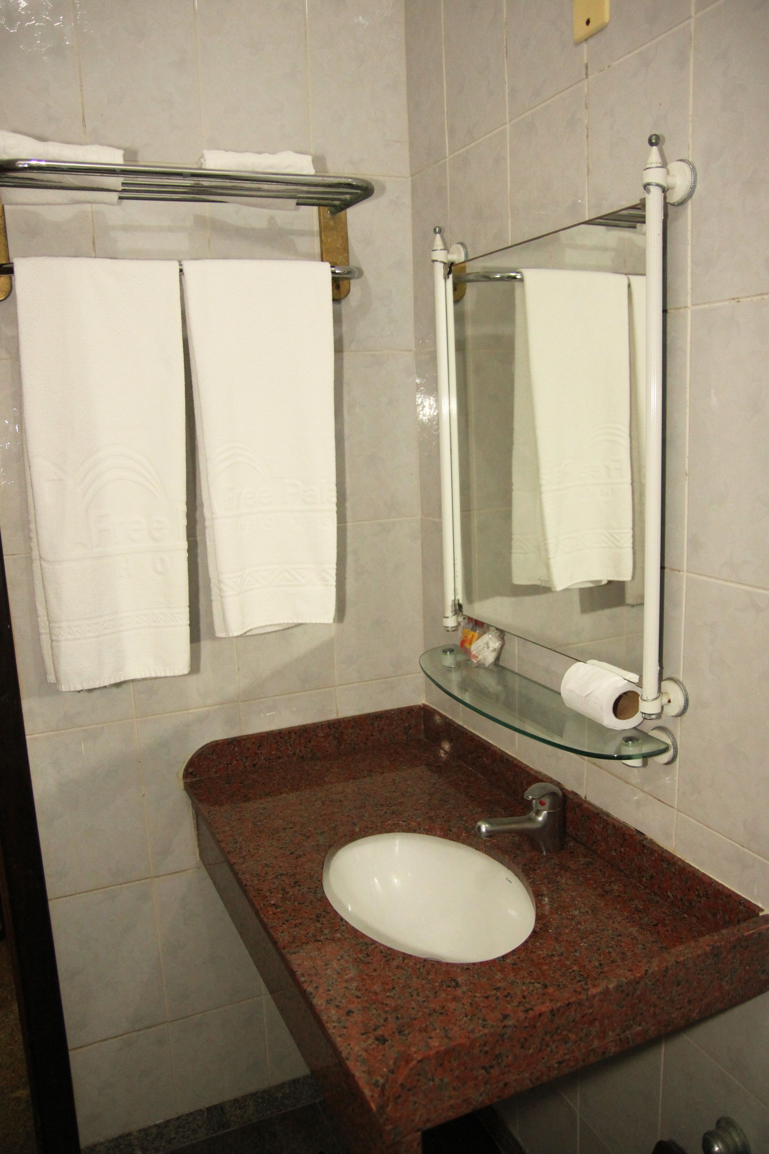 triple room | bathroom | shower, free toiletries, towels