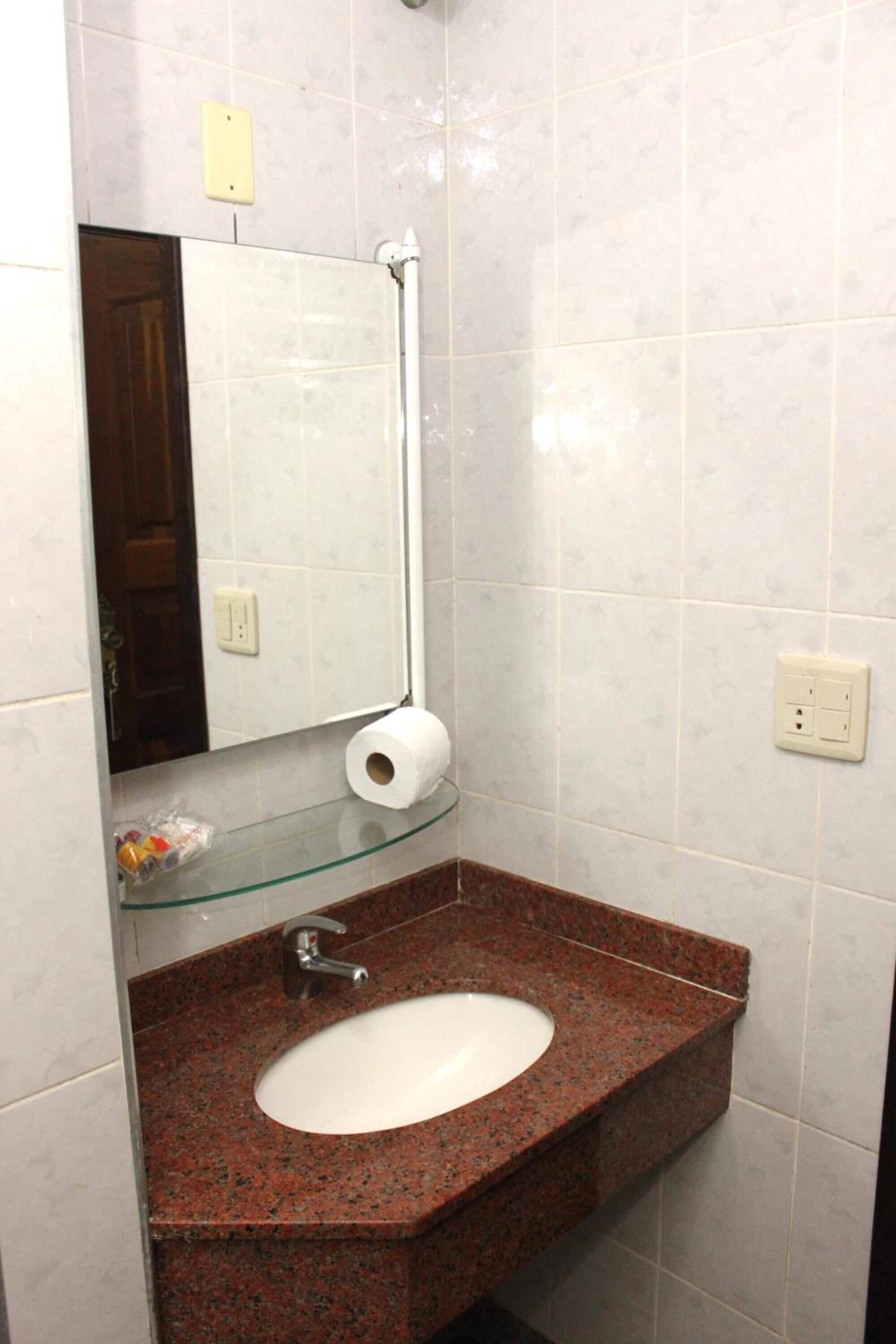 shower, free toiletries, towels