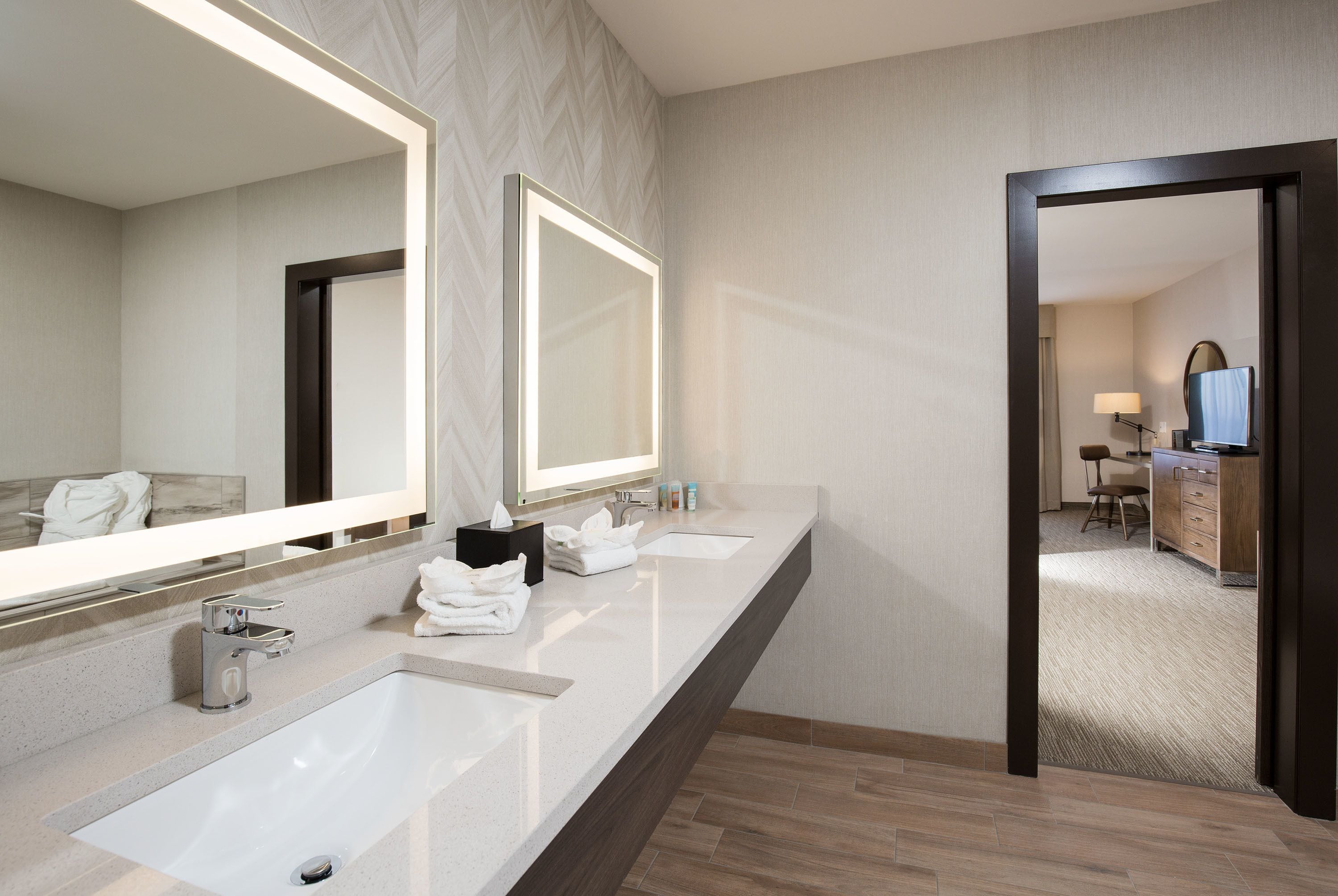 executive suite, 1 king bed with sofa bed, non smoking | bathroom | free toiletries, hair dryer, bathrobes, towels