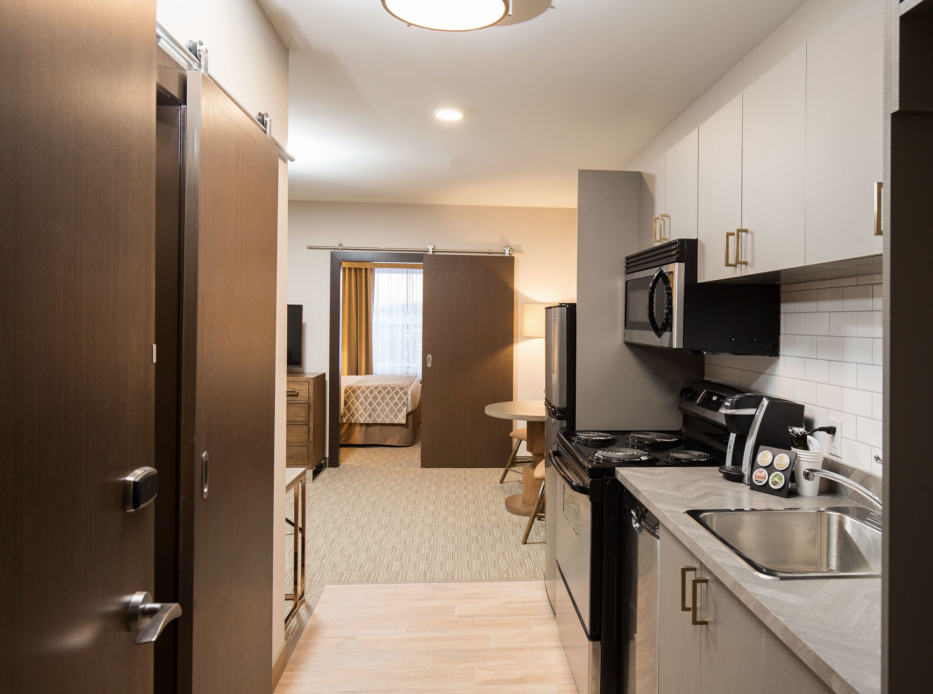 suite, 1 king bed, non smoking | private kitchen | microwave, coffee/tea maker