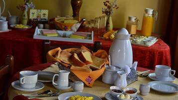 Free daily full breakfast