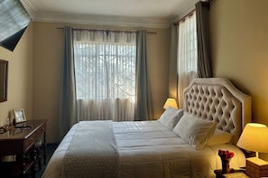 Premium Double Room, 1 Double Bed | Rollaway beds, free WiFi, bed sheets - El Balcon Hostal Turistico (Arequipa)