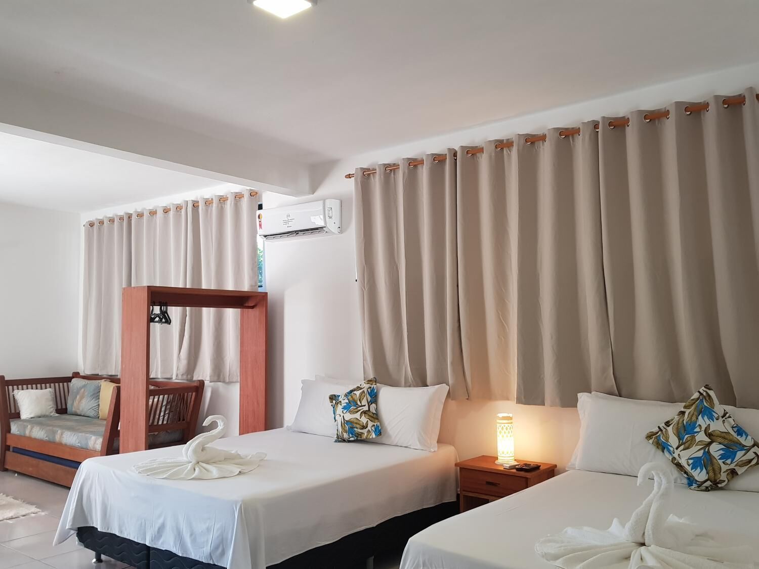 Fer et planche à repasser, draps fournis