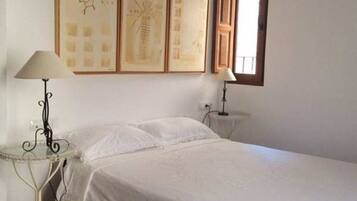 Double Room, Balcony | Bed sheets