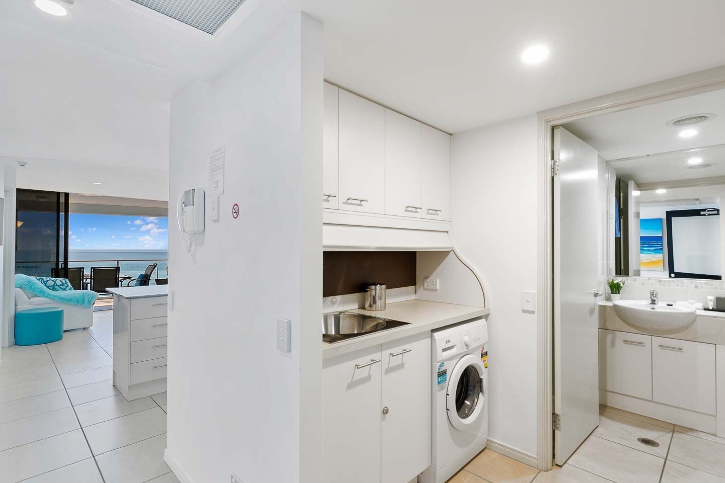 PIER ONE OCEAN VIEW LUXURY APARTMENT - HERVEY BAY Best Ocean Views in the Bay.  — image 5