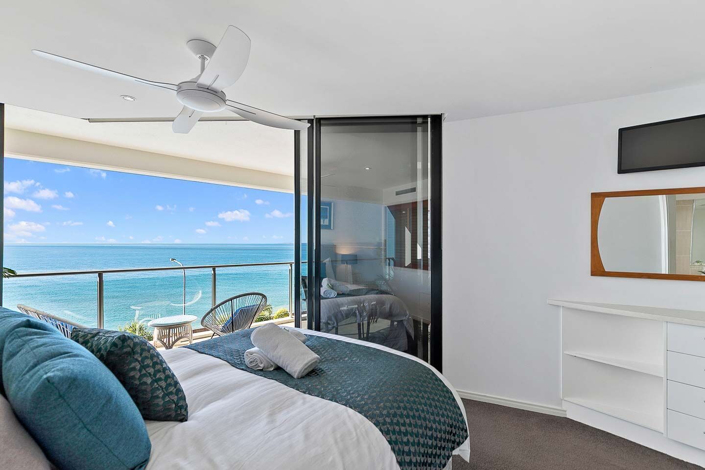 PIER ONE OCEAN VIEW LUXURY APARTMENT - HERVEY BAY Best Ocean Views in the Bay.  — image 23