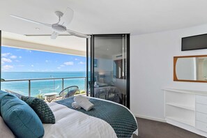 2 bedrooms, iron/ironing board, free WiFi, bed sheets - PIER ONE OCEAN VIEW LUXURY APARTMENT - HERVEY BAY Best Ocean Views in the Bay.  (Urangan HERVEY BAY)