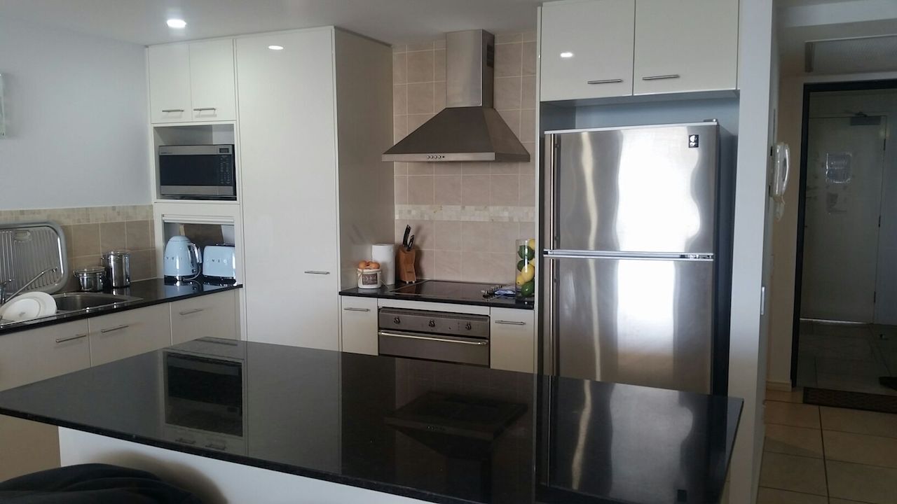 PIER ONE OCEAN VIEW LUXURY APARTMENT - HERVEY BAY Best Ocean Views in the Bay.  — image 11