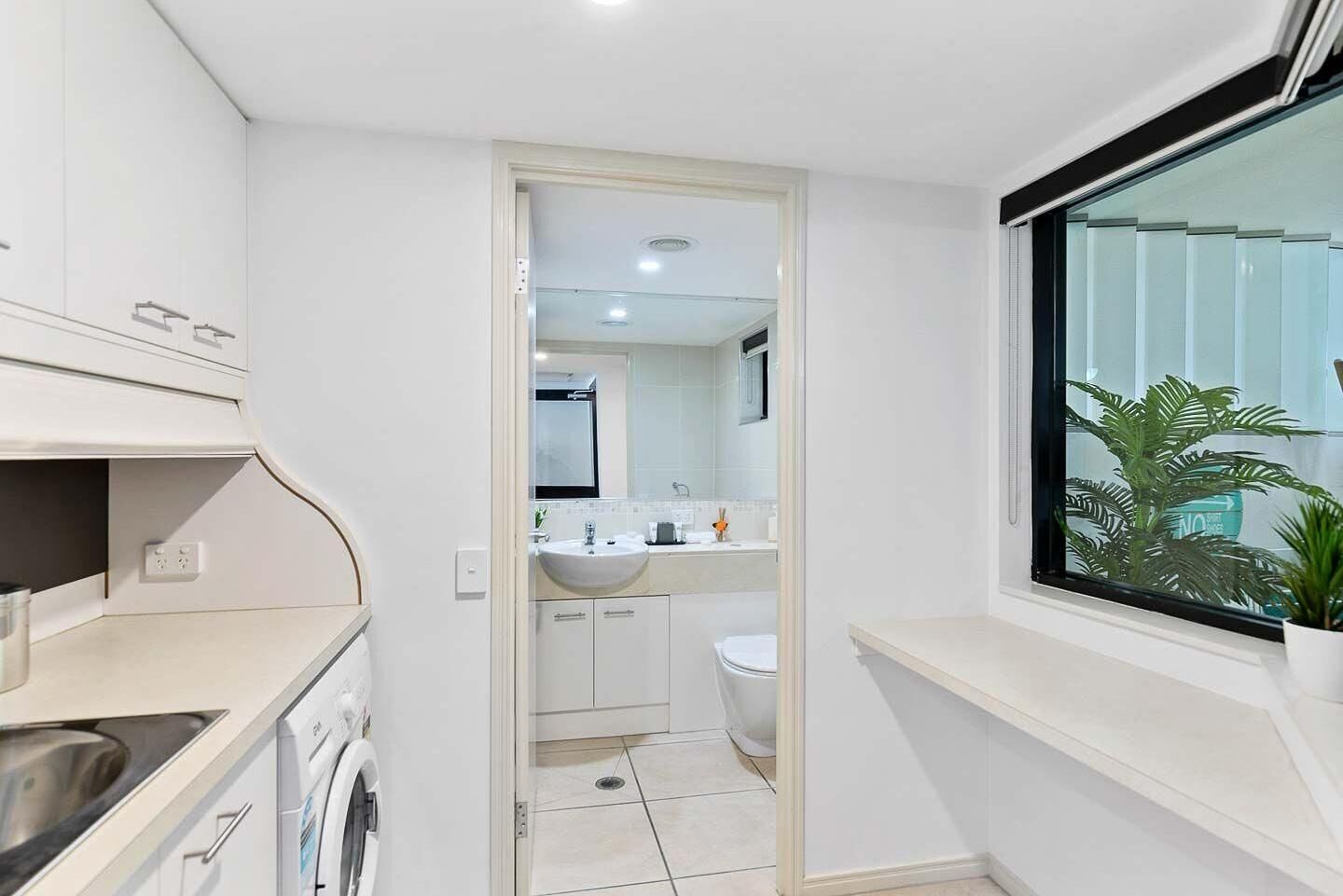 PIER ONE OCEAN VIEW LUXURY APARTMENT - HERVEY BAY Best Ocean Views in the Bay.  — image 6