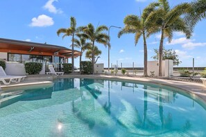 Pool - PIER ONE OCEAN VIEW LUXURY APARTMENT - HERVEY BAY Best Ocean Views in the Bay.  (Urangan HERVEY BAY)