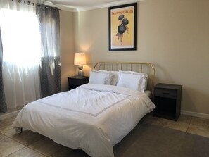 4 makuuhuonetta, silitysrauta/-lauta, ilmainen Wi-Fi, vuodevaatteet