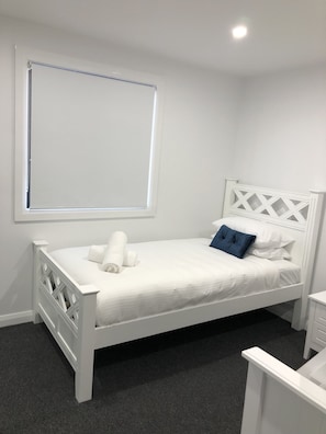 3 chambres, fer et planche à repasser, Wi-Fi, draps fournis