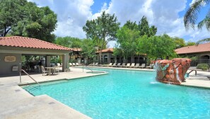 Lämmitetty uima-allas