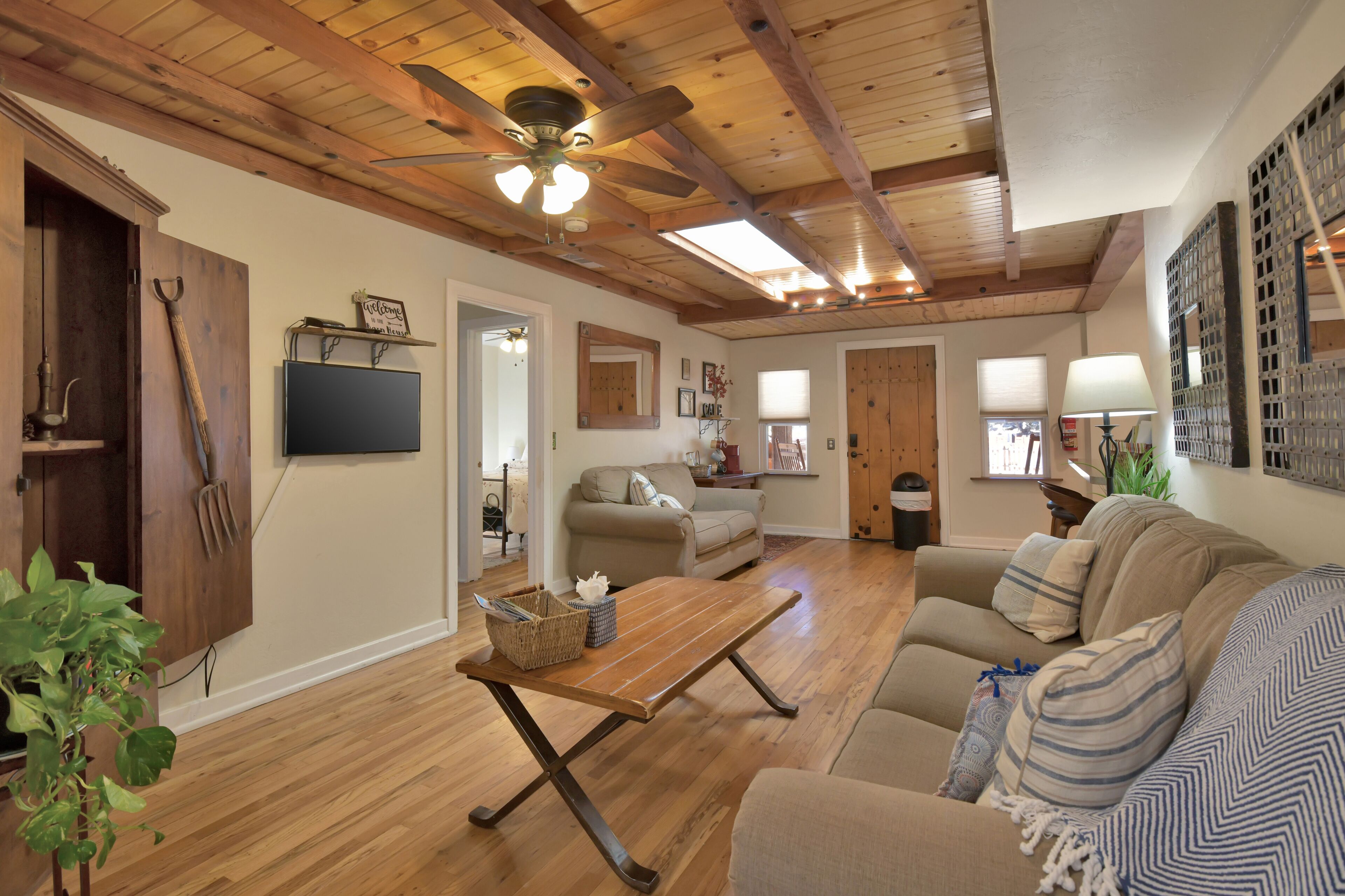 Smart TV, DVD player, books