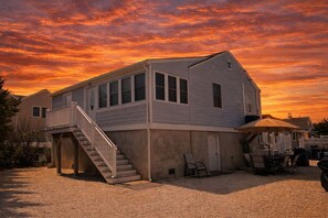 Exterior - 2025 NEW Renovated Shore Retreat, Includes Beach Badges, 2 Blocks to Beach & Bay (Lavallette)