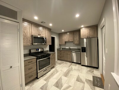 2025 NEW Lavallette, 3 Bedroom, Sleeps 8, C-AC, Wi-Fi, New Kitchen & Bath!!