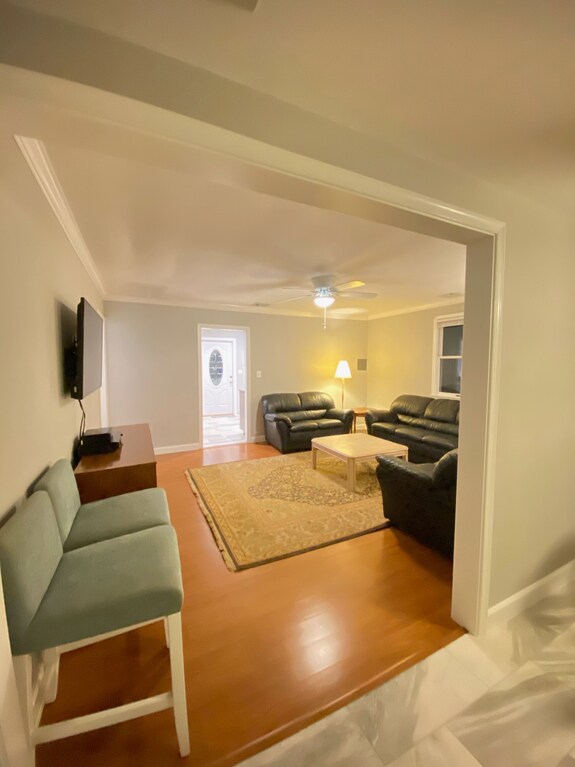 2026 New Renovated Shore Retreat, Includes Beach Badges, 2 Blocks To Beach & Bay - Toms River, NJ