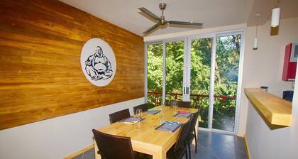 Beste Strandansichten Schritte zum Sand! Luxus in Samara. Weltklasse-Ansichten + Service! 3rd Floor Condo