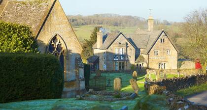 Sheepscombe Byre, sleeps 4 guests. This property boasts stunning views.