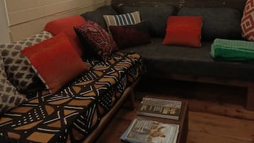 TV, fireplace, DVD player, books
