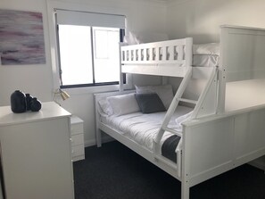 3 bedrooms, iron/ironing board, WiFi, bed sheets