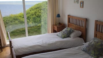 10 quartos, ferros/tábuas de passar roupa, Wi-Fi, roupa de cama