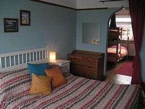 10 chambres, fer et planche à repasser, Wi-Fi, draps fournis