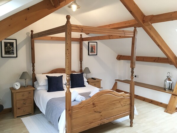 3 chambres, fer et planche à repasser, Wi-Fi, draps fournis