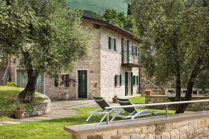 Property grounds - Villa Siresola-An old renovated farmhouse (Malcesine)