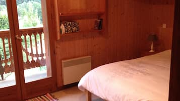 4 slaapkamers, een strijkplank/strijkijzer, wifi, beddengoed