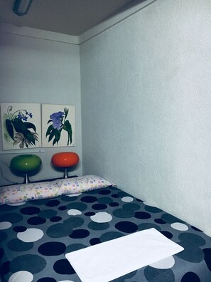 4 habitaciones, tabla de planchar con plancha, wifi y ropa de cama 