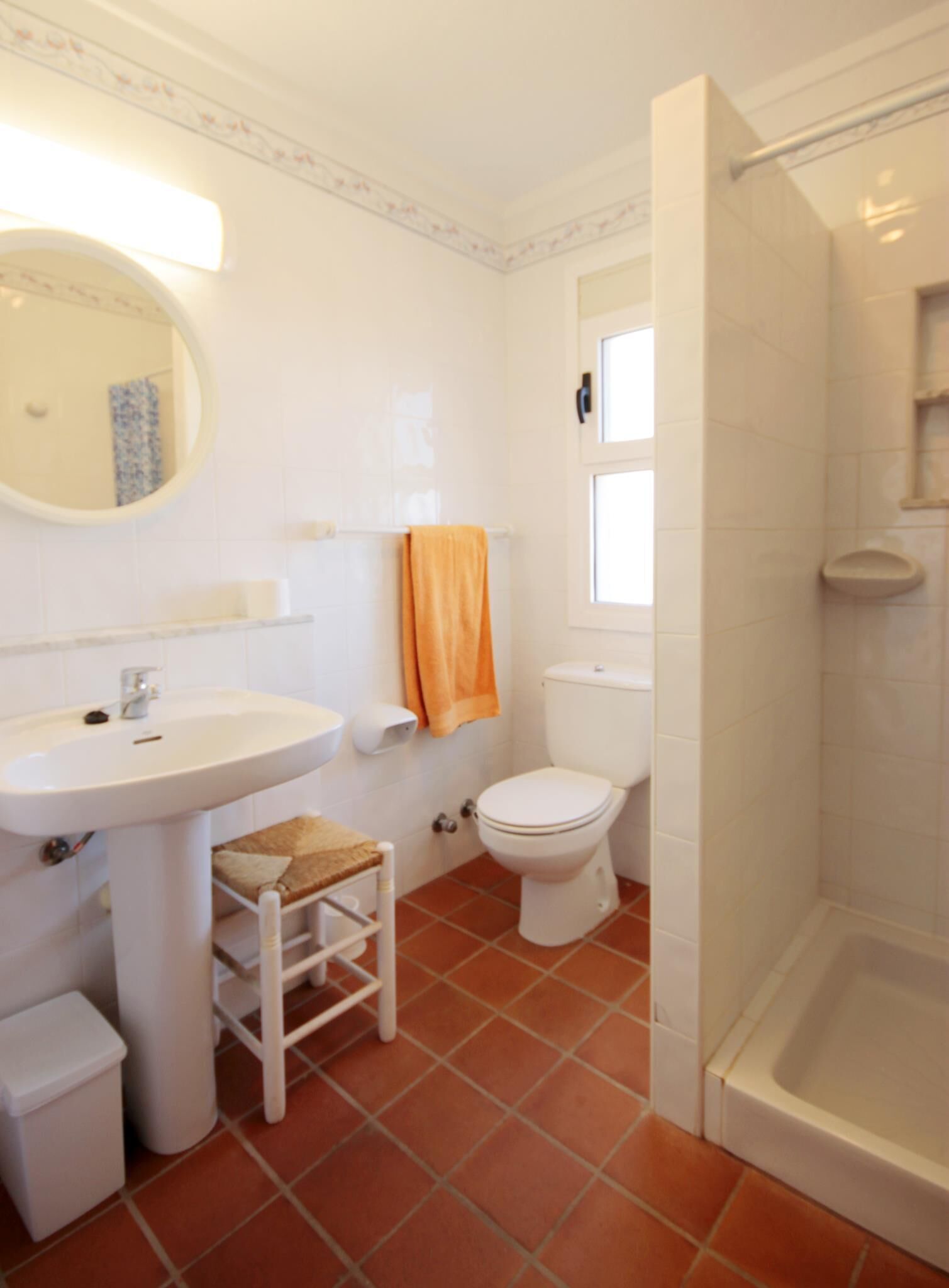 Cuarto de baño con ducha