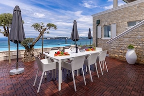 Outdoor dining - Villa Sarah - Exclusive Beachfront Property (Umag)