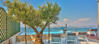 Villa Sarah - Exclusive Beachfront Property