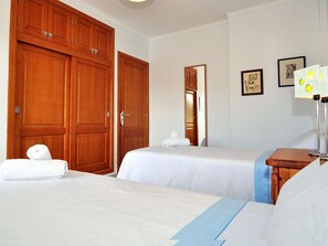4 chambres, fer et planche Ă repasser, accĂšs Internet, draps fournis