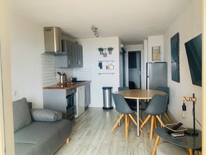 TV, mesa de pingue-pongue
